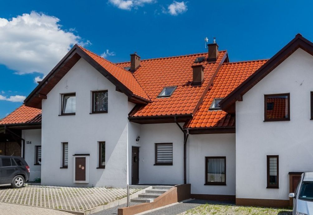 Dom w zabudowie szeregowej z ogródkiem